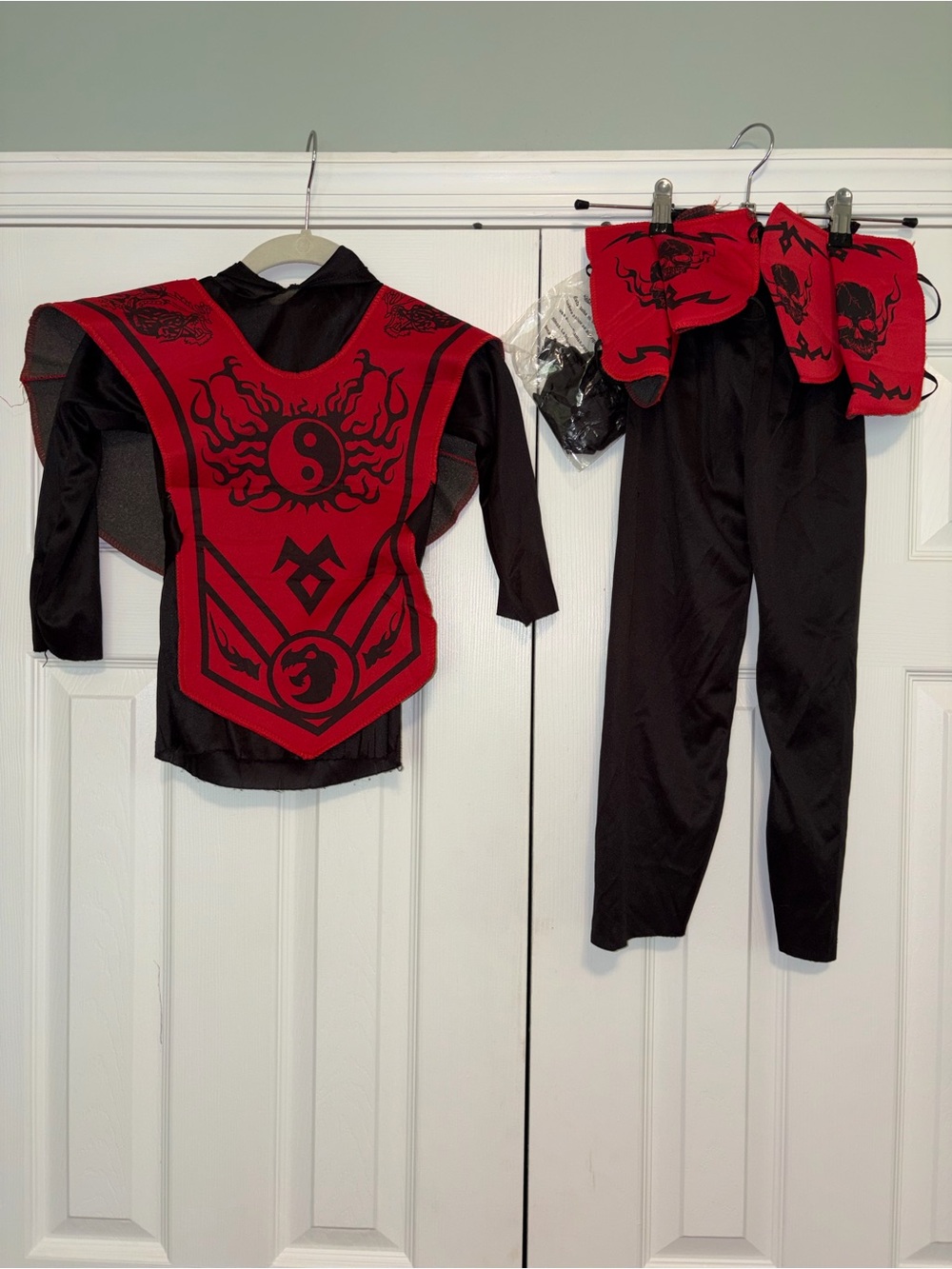 Kids Red and Black Ninja Costume Set size small 4-6